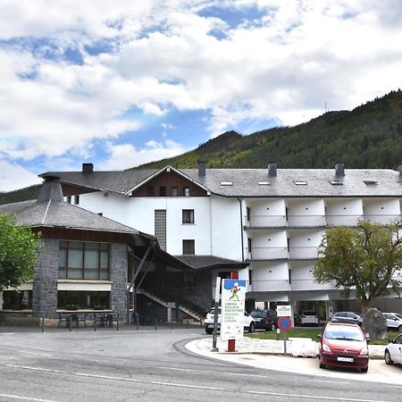 Hotel y Apartamentos SNÖ Isaba Bagian luar foto