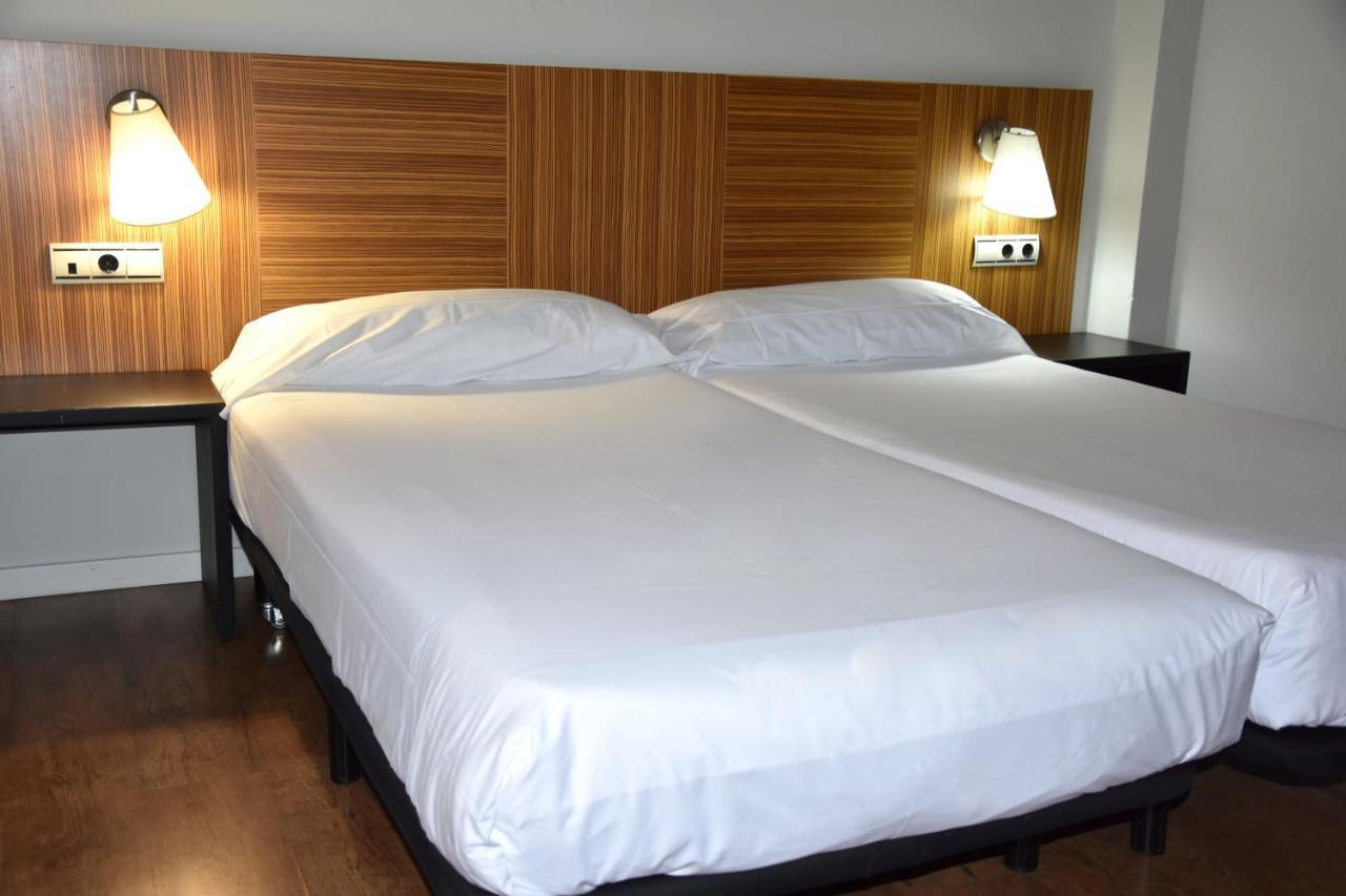 Hotel y Apartamentos SNÖ Isaba Bagian luar foto
