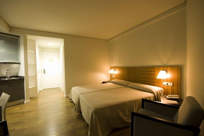Hotel y Apartamentos SNÖ Isaba Bagian luar foto