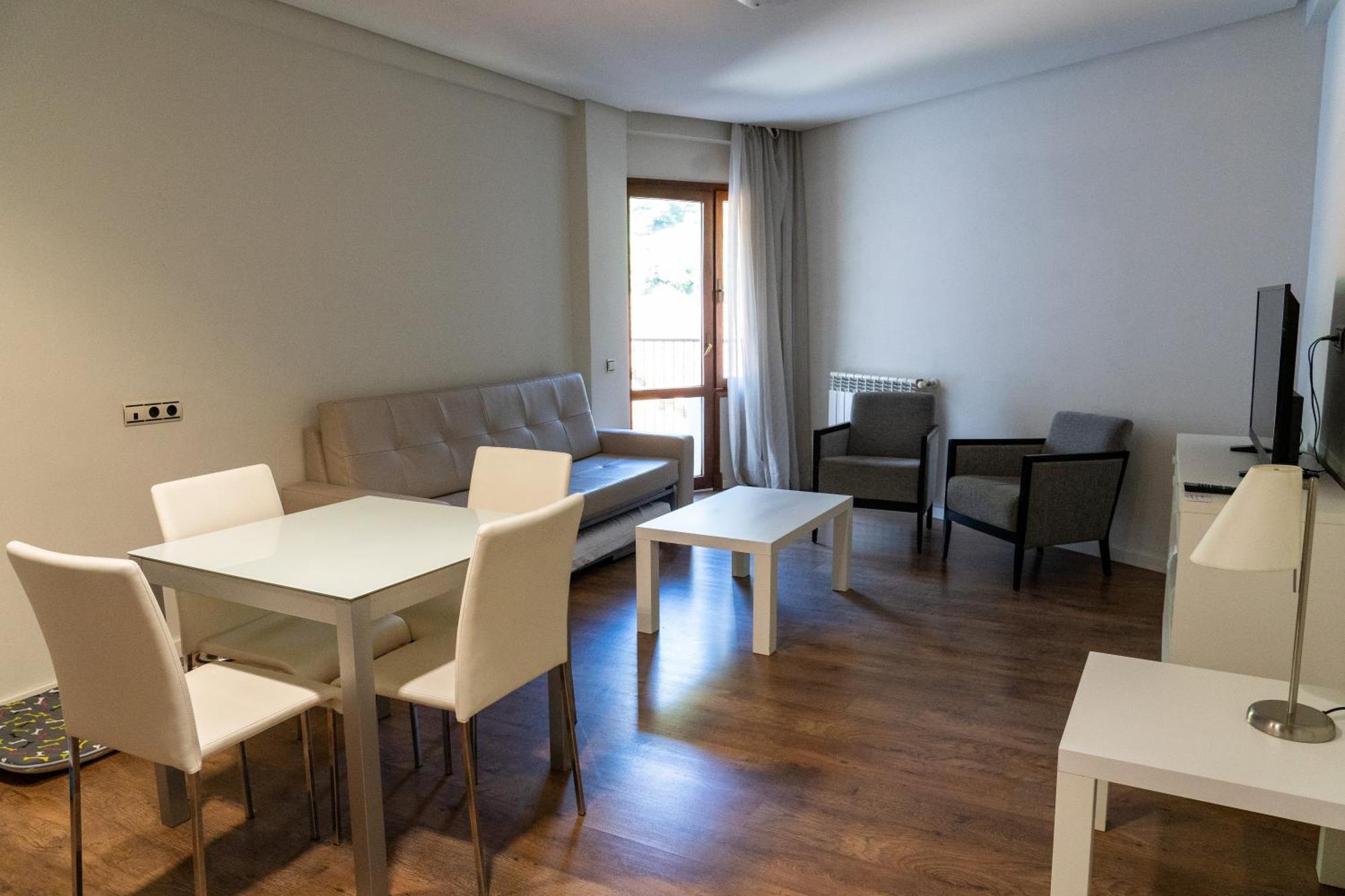Hotel y Apartamentos SNÖ Isaba Bagian luar foto