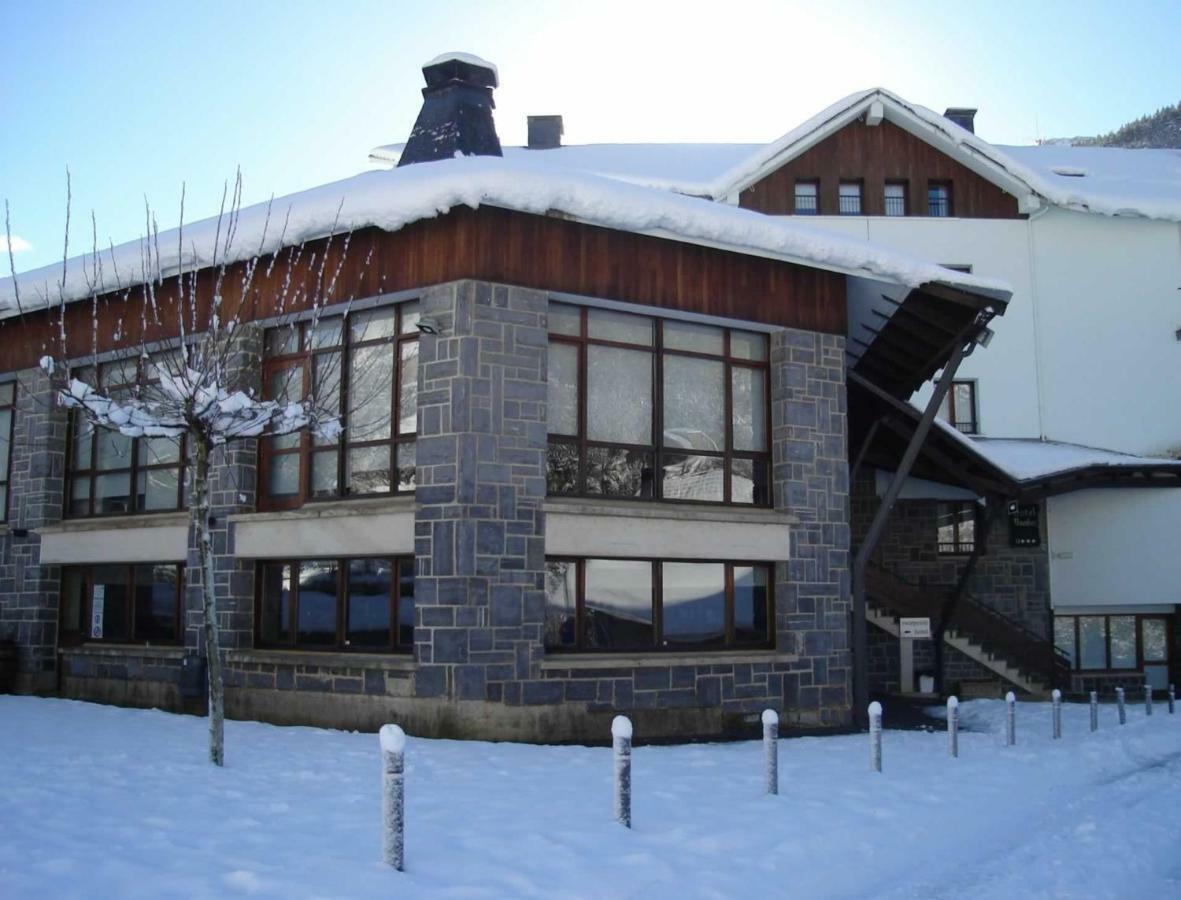 Hotel y Apartamentos SNÖ Isaba Bagian luar foto